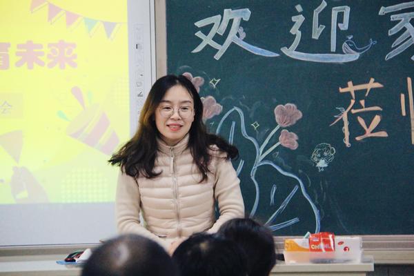 12.各任课老师与家长进行交流